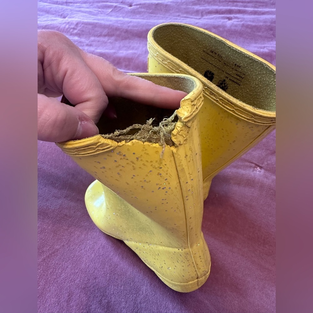 Discontinued kids Hunter Bright Yellow sparkle Waterproof Boots - Picture 4 of 8